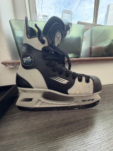 Bauer Vapor Hockey Skates Regular Width 7.5 (Used)