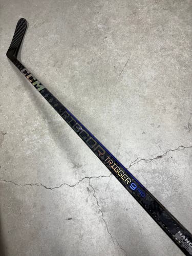 95 Flex P28M Senior CCM RibCor Trigger 9 Pro Right Hand Hockey Stick Pro Stock (Like New)
