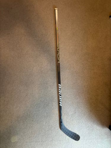 Senior Bauer Vapor Hyperlite Left Hand Hockey Stick P92 77 Flex (Used)
