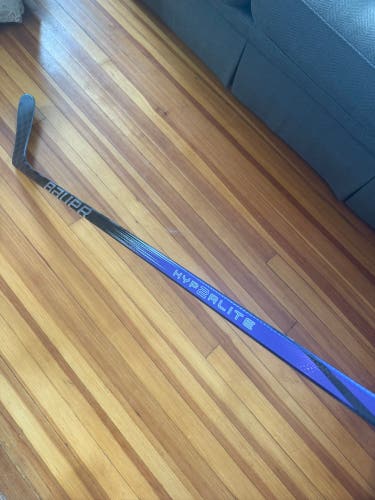 Senior Bauer Vapor Hyperlite 2 Right Handed Hockey Stick benn curve 87 Flex Pro Stock (New)