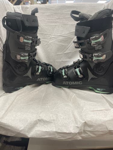 Mondo 24 & 24.5 Women's Atomic Hawx Ultra All Mountain Ski Boots Medium Flex (Used)