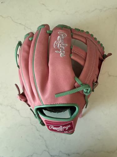 2025 Rawlings Heart of the Hide RH Infield Baseball Glove 11.75" (New)
