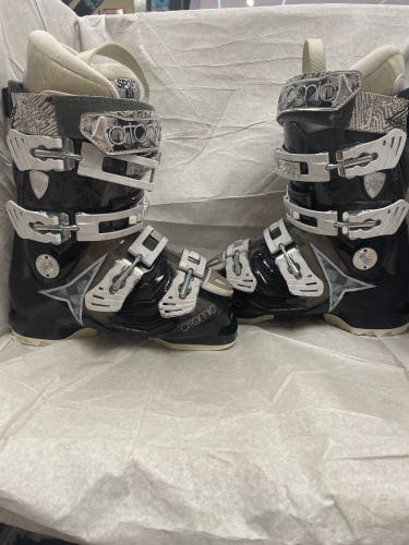 Mondo 22 & 22.5 Women's Atomic Hawx All Mountain Ski Boots Soft Flex (Used)