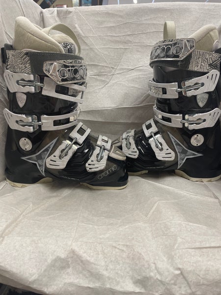Mondo 22 & 22.5 Women's Atomic Hawx All Mountain Ski Boots Soft Flex (Used)