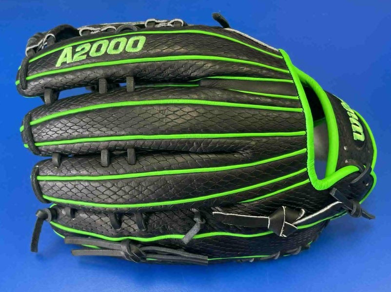 NEW! WILSON A2000 VIPER SMU SEC SOFTBALL GLOVE BLACK / NEON GREEN RHT BALL GLOVE