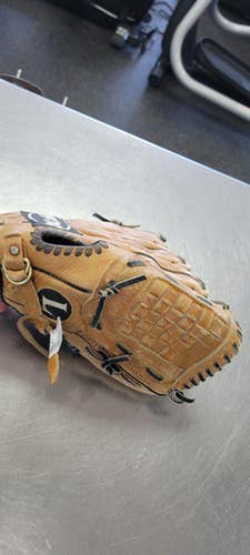 Used Louisville Slugger TPX 11.5 BB/SB Glove RH Throw None 11 1/2" 11497-S000157638