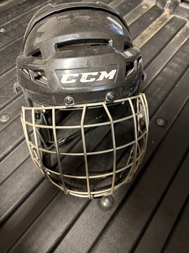 Medium CCM Vector V08 Helmet (Used)