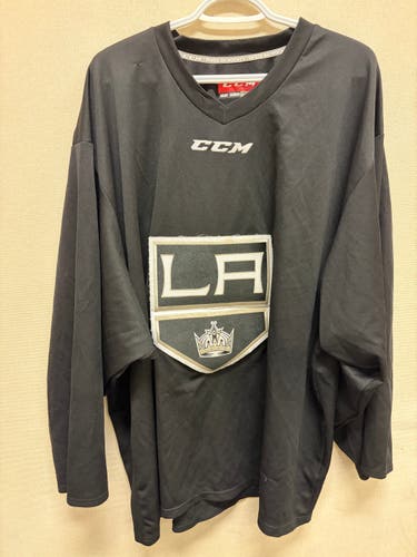 Los Angeles Kings goalie jersey