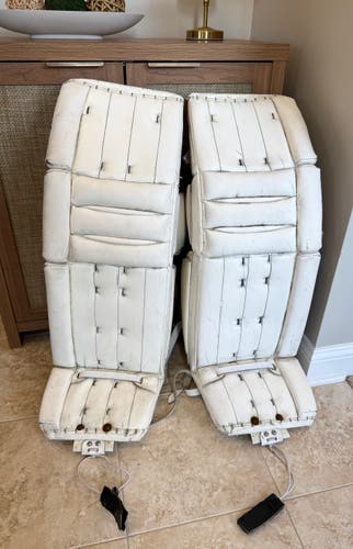 36" Simmons 999 Canadian Pro Goalie Leg Pads (Used)