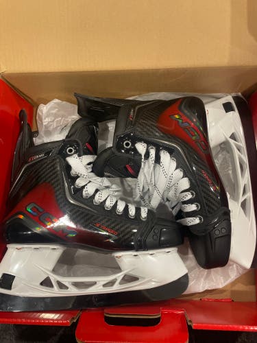 Black 2025 CCM JetSpeed FT8 Pro Hockey Skates Regular Width 7 (New)
