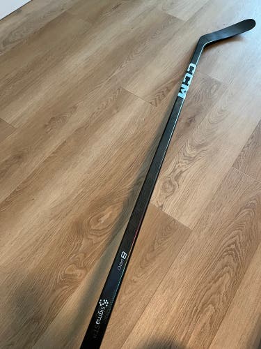 Intermediate CCM JetSpeed FT8 Pro Right Handed Hockey Stick P28M 60 Flex Pro Stock (New)