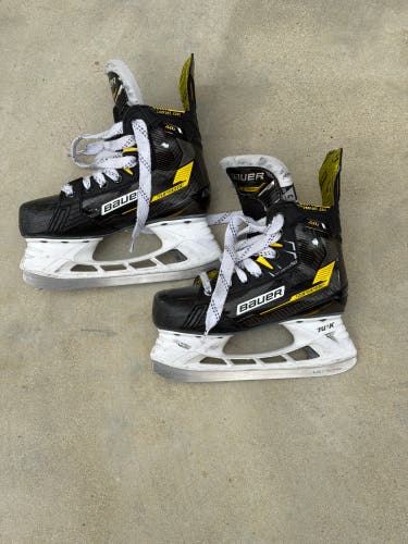 Bauer Supreme M4 Hockey Skates Extra Wide Width Size 3 (Used)