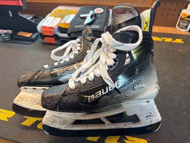 Bauer Vapor Hyperlite 2 Hockey Skates 7 (Used)