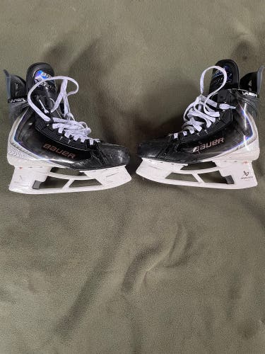 2025 Bauer Vapor Flylite Hockey Skates Regular Width 9.5 (Used)