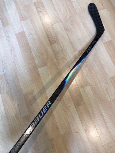 Junior Bauer Vapor Flylite Hockey Stick Left Hand P28 50 Flex (Used)