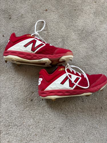 Red Men's Size M 9.5 (W 10.5) Adult New Balance 4040v6 Low Top Metal (Used)
