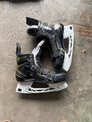 2020 CCM Super Tacks AS3 Pro Hockey Skates Regular Width 8.5 (Used)