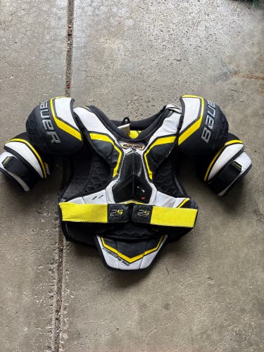 Men's Large Senior Bauer Supreme 2S Pro Shoulder Pads (Used)