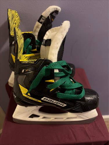 Black 2022 Bauer Supreme M4 Hockey Skates EE Size 3 (Used)