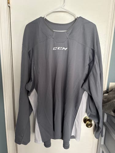 Gray XL Men's CCM Jersey (Used)