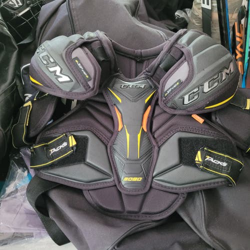 Small Junior CCM Tacks 9080 Shoulder Pads (Used)