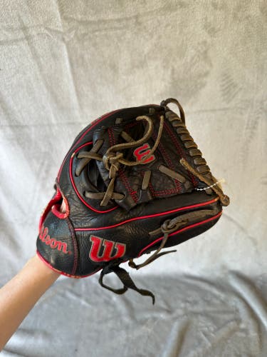Black Wilson A1000 RH Pitcher's Baseball Glove 11" (Used)