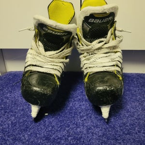 Black Bauer Supreme 3S Hockey Skates Regular Width 13.5 (Used)