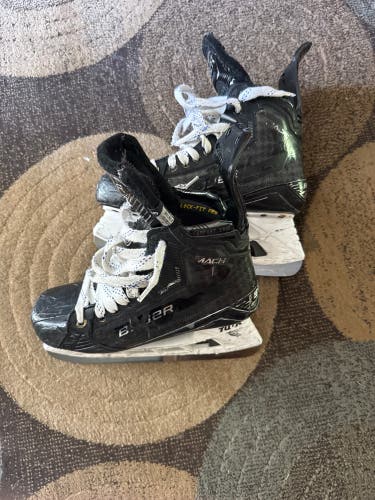 Black 2022 Bauer Supreme Mach Hockey Skates Regular Width 7 (Used)