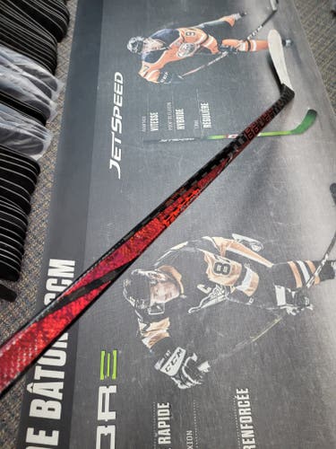 P28 | 77 Flex Senior Bauer Twitch Left Hand Hockey Stick P28 77 Flex Pro Stock (Used)
