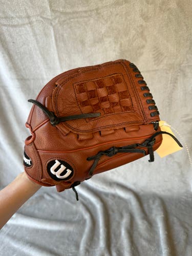 Brown Wilson A550 RH Pitcher's Baseball Glove 12" (Used)