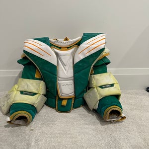 Large Bauer Hyperlite Goalie Chest Protector (Used)
