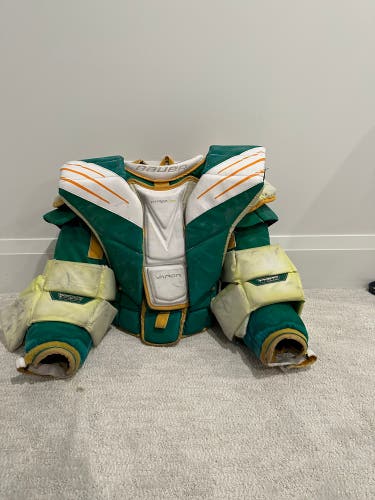 Large Bauer Hyperlite Goalie Chest Protector (Used)