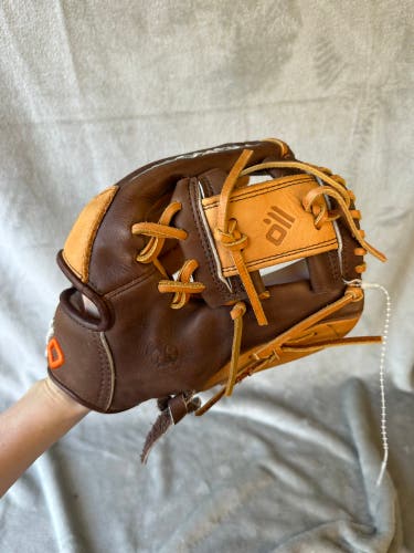 Brown Nokona Alpha S100 RH Infield Baseball Glove 10.5" (Used)