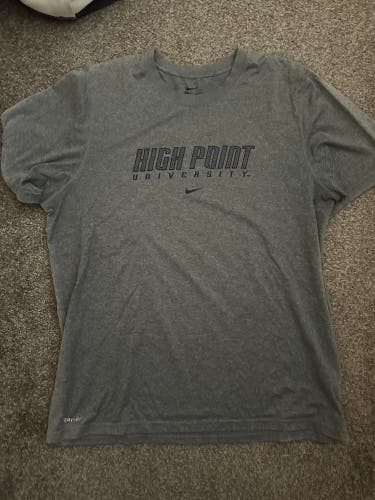 Gray Large Men's Nike Shirt (Used)
