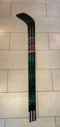 Intermediate CCM JetSpeed FTW Right Handed Hockey Stick P88 65 Flex Pro Stock (New)