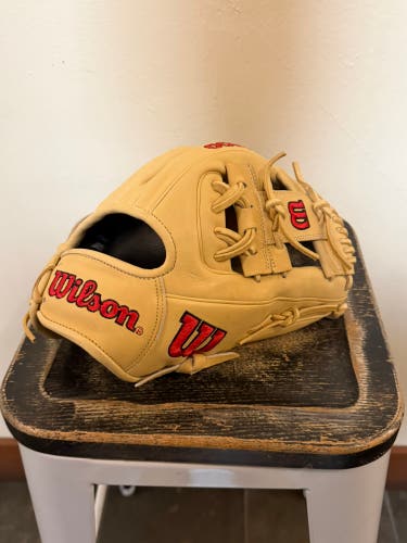 NEW Wilson A2000 Infield Baseball Glove 11.5 *RHT*