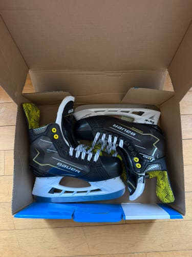 2024 Bauer Supreme M30 Hockey Skates Regular Width 7.5 (New)