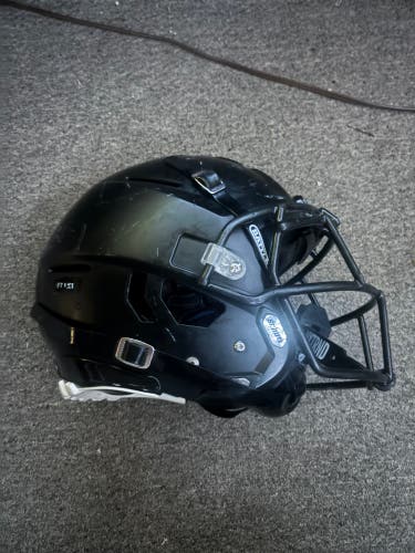 Adult Large Schutt F7 Helmet (Used) w/ Black Battle Chinstrap