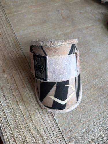 Black Senior EvoShield Elbow Guard Elbow Protection (Used)