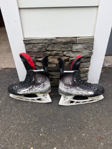 Black/Gray 2021 Bauer Vapor Hyperlite Hockey Skates Regular Width 7.5 (Used)