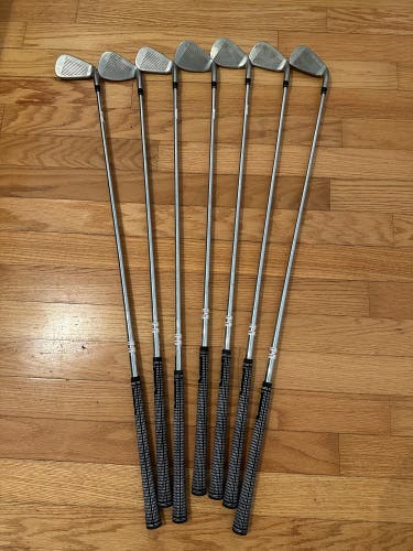 TaylorMade RocketBallz Left Hand Iron Set (8 Clubs) #4 - #9, PW, GW (Used)