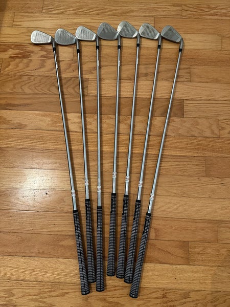 TaylorMade RocketBallz Left Hand Iron Set (8 Clubs) #4 - #9, PW, GW (Used)