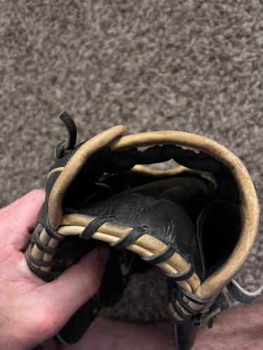 2025 Wilson A2K RH Infield Baseball Glove 11.5" (Used)
