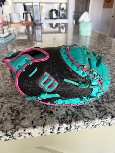 Wilson A2000 RH Catcher's Glove 33" (Used)
