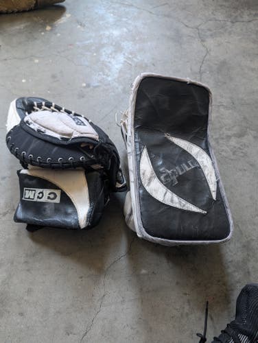 CCM Gatekeeper Regular glove with free blocker (Used)