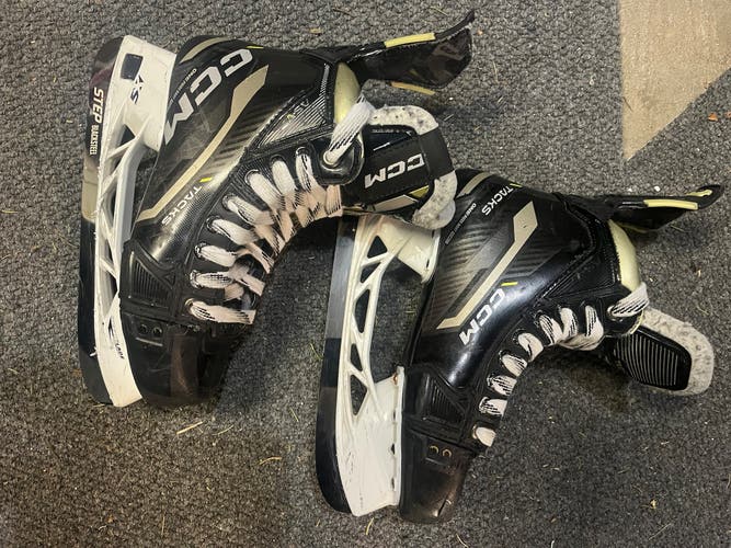 2022 CCM AS-V Hockey Skates Regular Width Size 5.5 (Used)