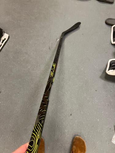 Intermediate Sher-Wood Rekker Legend Pro Right Handed Hockey Stick PP92 60 Flex