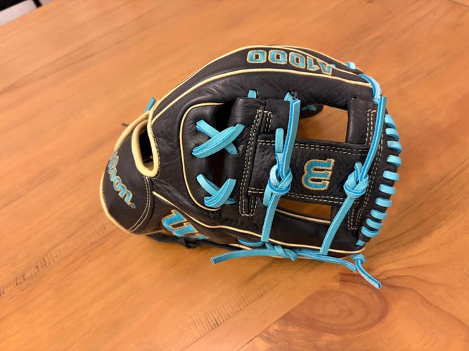 Wilson A1000 DP15 RH Baseball Glove 11.5" (Used)