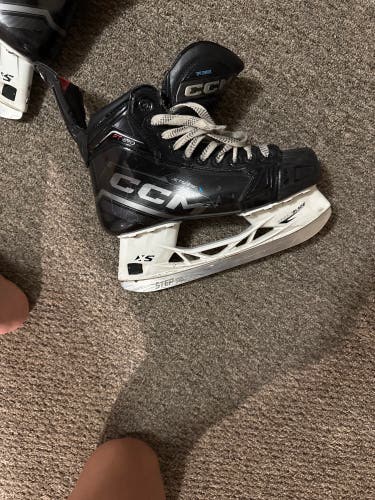 2023 CCM JetSpeed FT690 Hockey Skates 6.5 (Used)