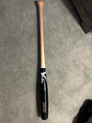 2025 Victus Torpedo Maple Bat